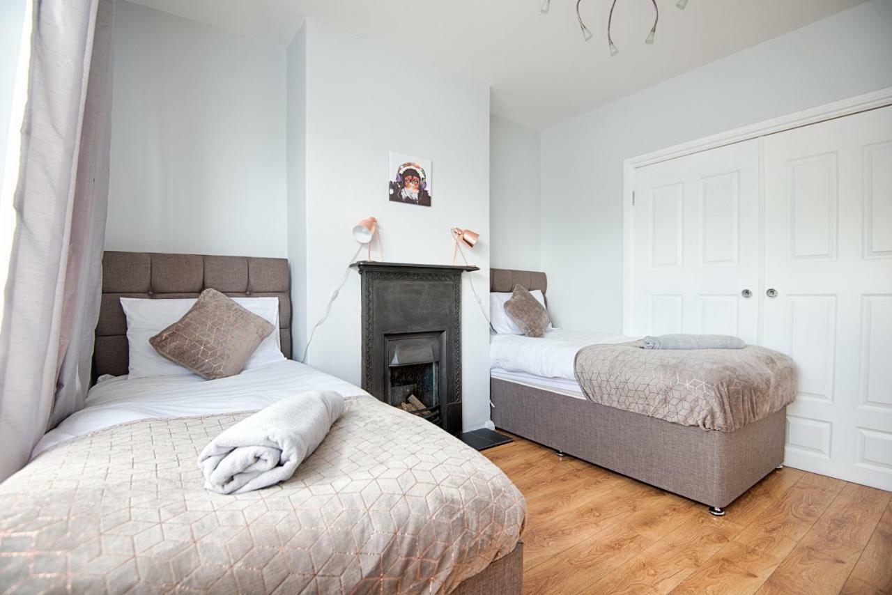 Off Road Parking, Garden, Tv In Every Room Swansea Esterno foto