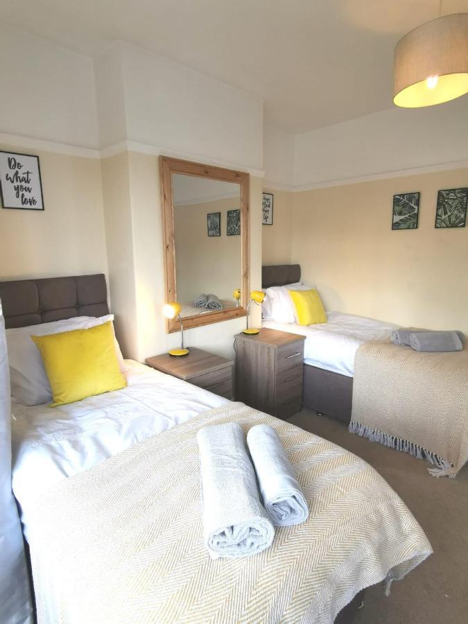Off Road Parking, Garden, Tv In Every Room Swansea Esterno foto